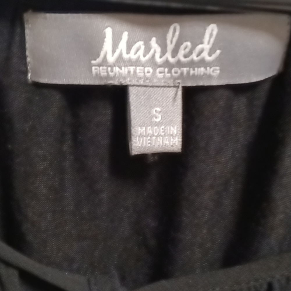 FINAL PRICE Marled beautiful black long/bell sleeved sheer blouse w tie Small